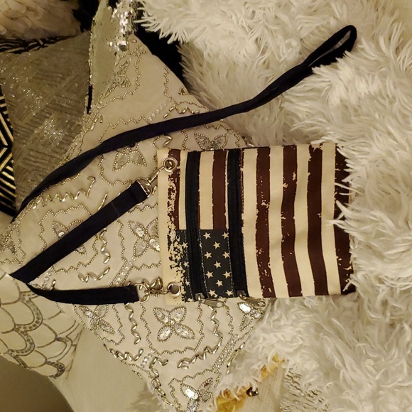 1♥️SF Handbags - Canvas little cross body
